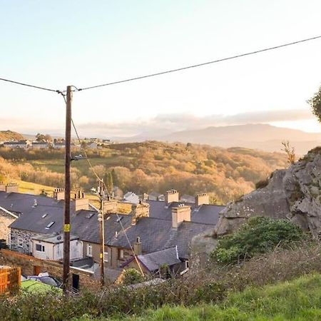 Cosy Terrace Cottage Built Into The Mountain Side. Blaenau Ffestiniog Exterior photo