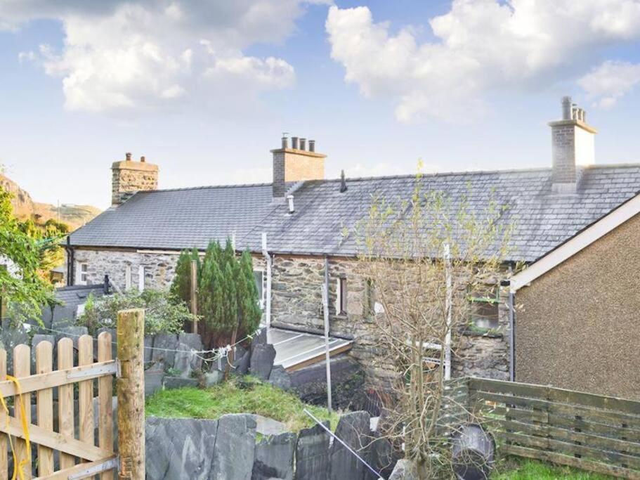 Cosy Terrace Cottage Built Into The Mountain Side. Blaenau Ffestiniog Exterior photo